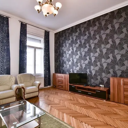 Black Feathers Central Luxury Appartamento