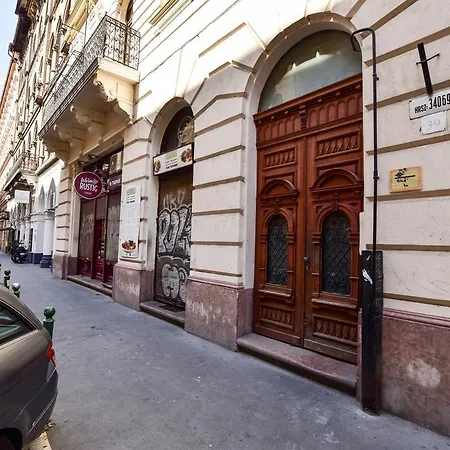 Black Feathers Central Luxury Appartamento Budapest