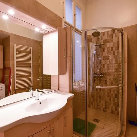 Black Feathers Central Luxury Budapest