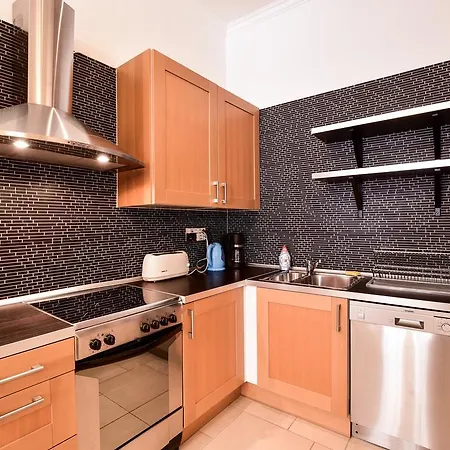 Black Feathers Central Luxury Apartment